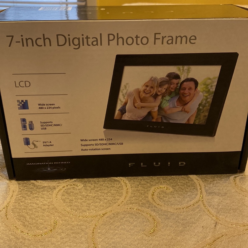 FLUID 7-inch Digital Picture Frame - Picture 3 of 12